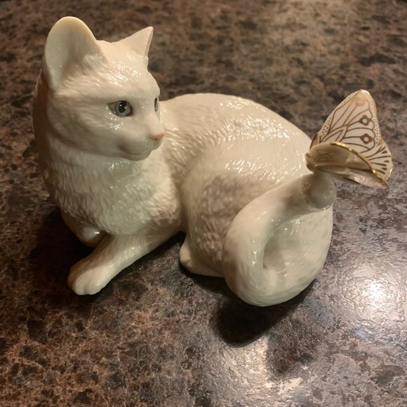 Lenox white cat with butterfly - Picture 2 of 4